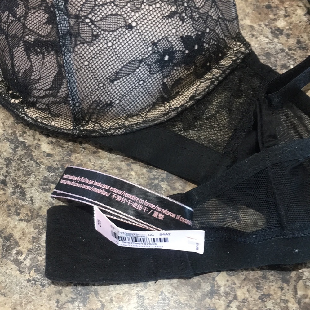 Victoria’s Secret bombshell bra